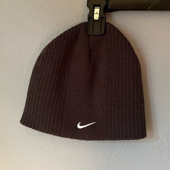 Youth Nike Beanie ** Great Condition ** - Picture 4 of 5